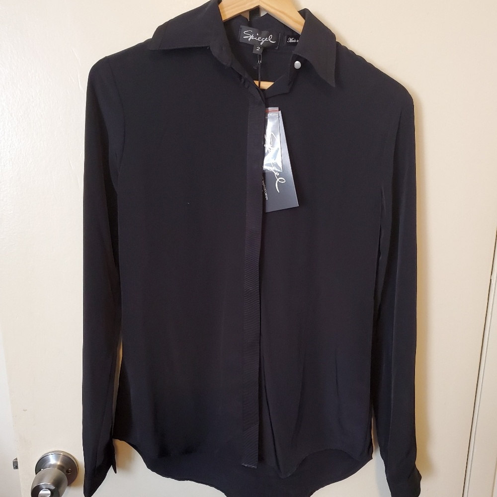 Spiegel black button down
